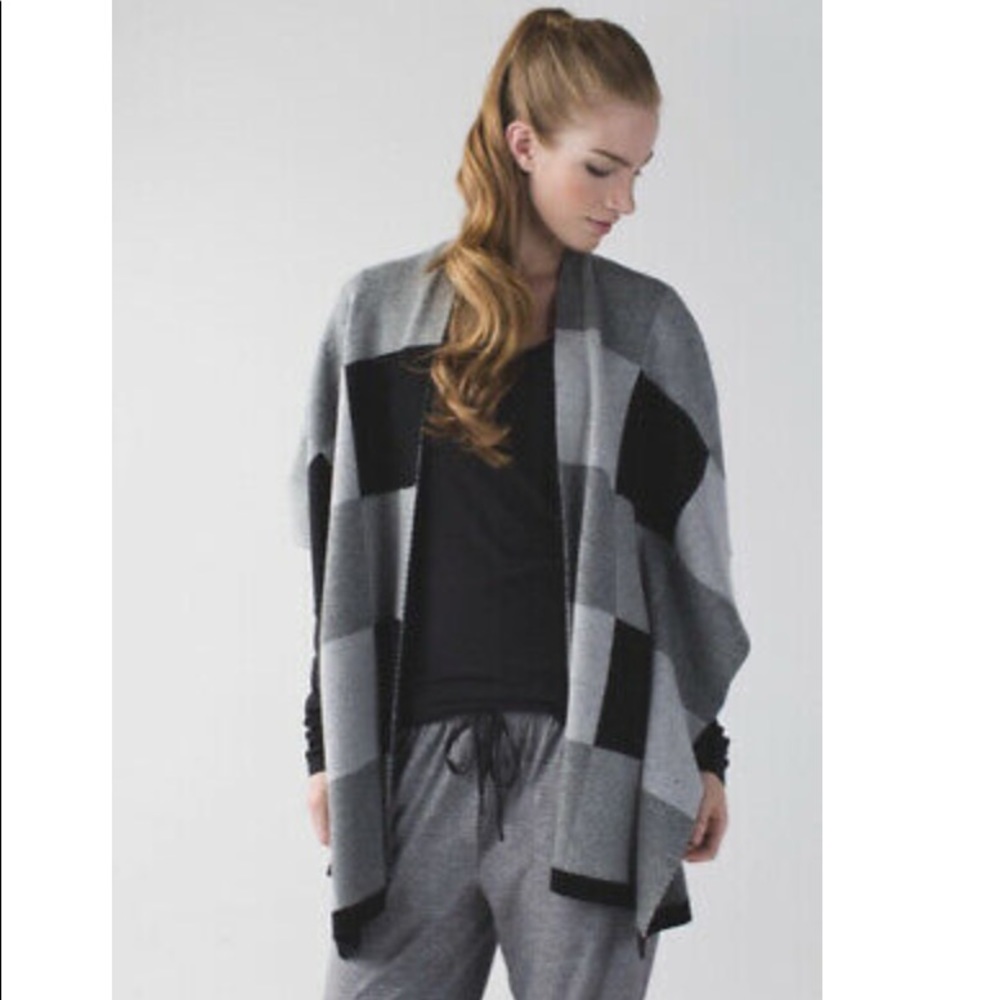 Lululemon Gray/Black Shall Scarf